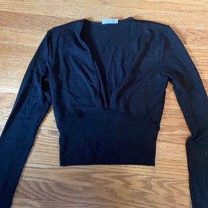 Wilfred Free black cropped v neck